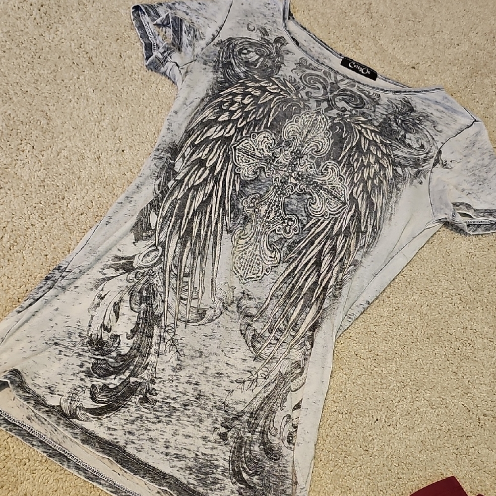 Graphic Wing Design T-Shirt